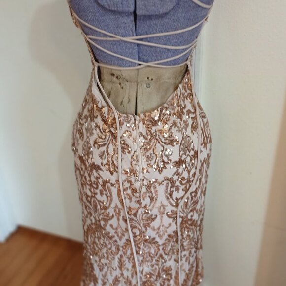 Sequin Sweetheart Neck Mermaid Prom/HOCO/Party Gown from Windsor Size - Picture 7 of 15